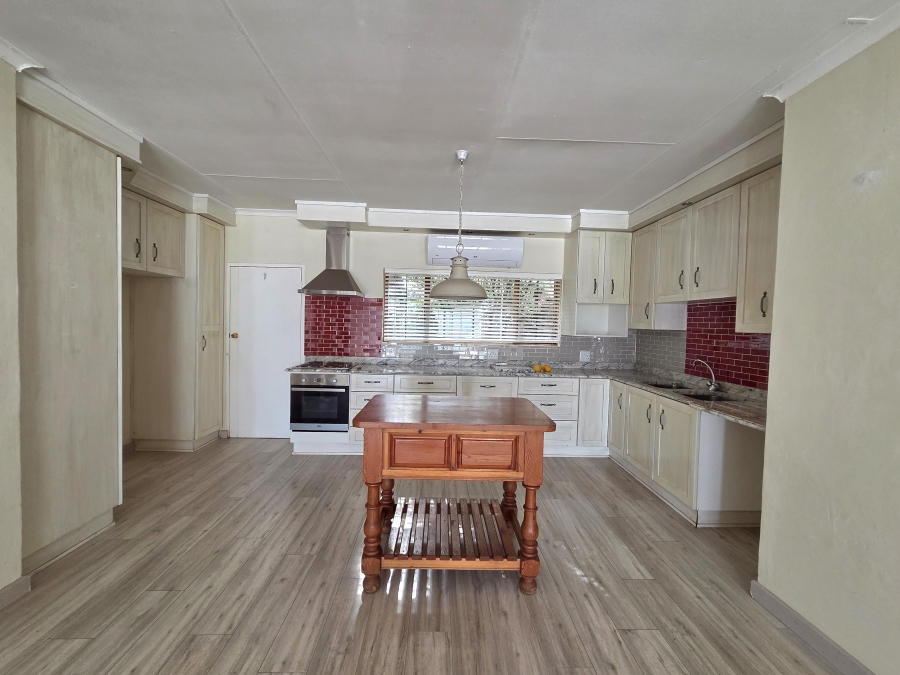 To Let 3 Bedroom Property for Rent in Wilkoppies North West